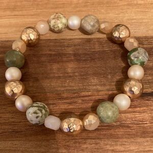 Handmade Elegant Beaded Bracelet in Gold and Green